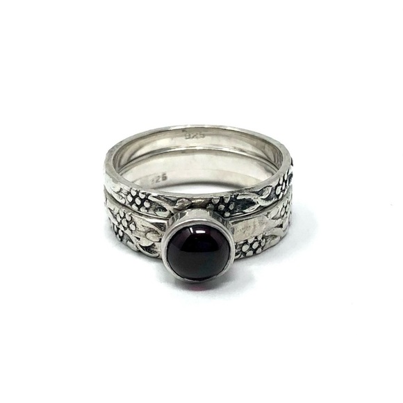 Sterling silver and garnet three-ring stacking set - size 7.5 - Picture 2 of 4